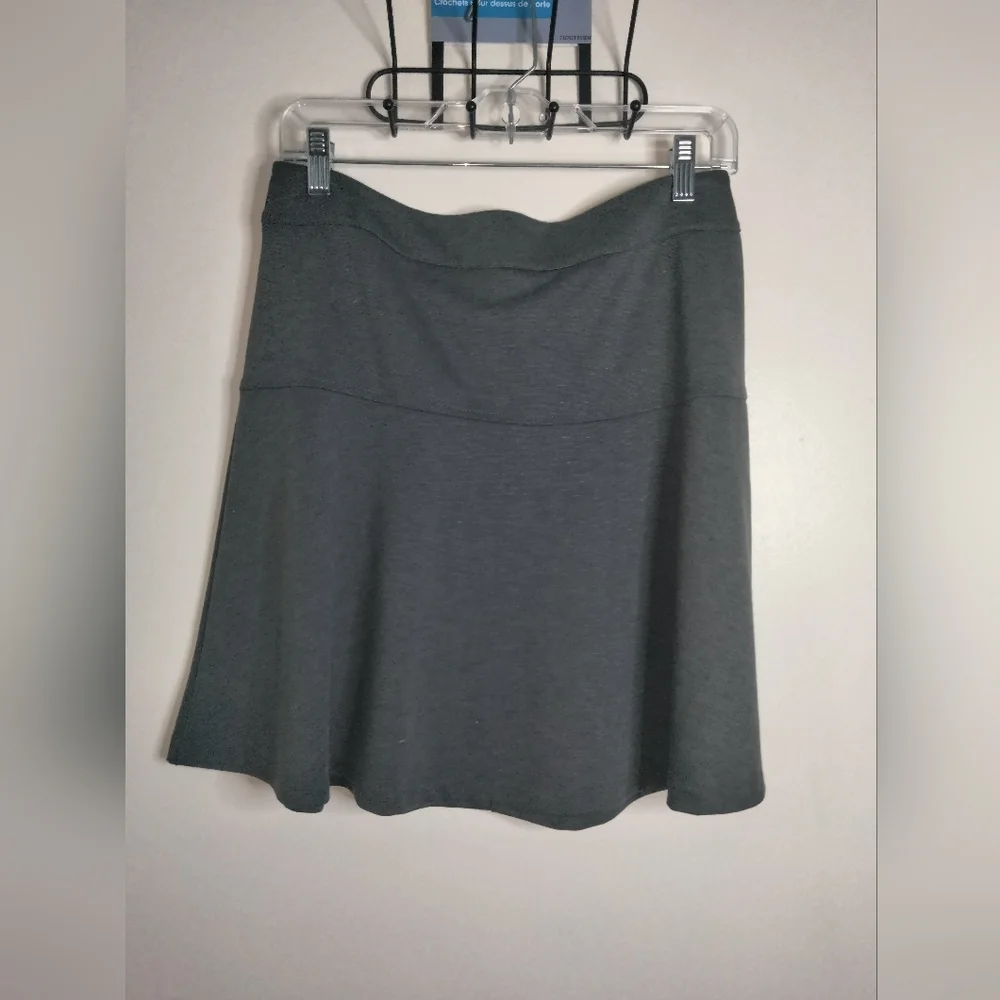 New York & Company (Size 4) Gray Stretch Back Hidden Zipper Flouncy Skirt